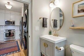 Walk to Eats! Berkeley Haven w/ Pet-friendly Yard