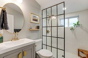 Walk to Eats! Berkeley Haven w/ Pet-friendly Yard