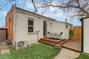 Walk to Eats! Berkeley Haven w/ Pet-friendly Yard