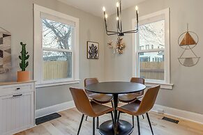 Walk to Eats! Berkeley Haven w/ Pet-friendly Yard