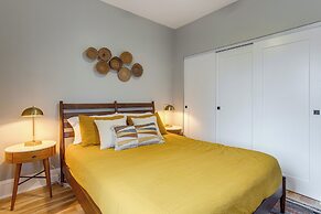 Walk to Eats! Berkeley Haven w/ Pet-friendly Yard