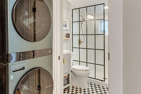 Walk to Eats! Berkeley Haven w/ Pet-friendly Yard