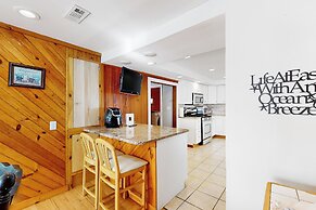 Dog-friendly 5BR Beach Retreat w/ Large Deck