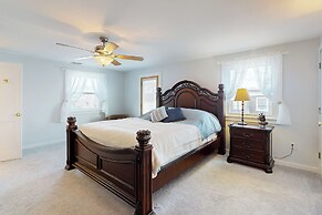 Dog-friendly 5BR Beach Retreat w/ Large Deck