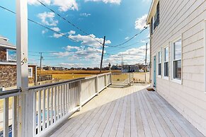 Dog-friendly 5BR Beach Retreat w/ Large Deck