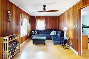 Dog-friendly 5BR Beach Retreat w/ Large Deck