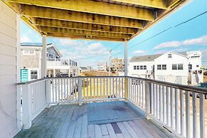 Dog-friendly 5BR Beach Retreat w/ Large Deck