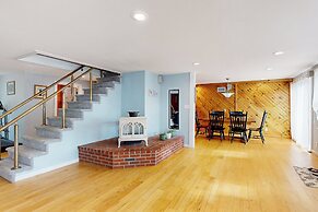 Dog-friendly 5BR Beach Retreat w/ Large Deck