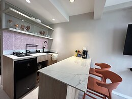 Modern Apt Near Beach & Center -Sunset47