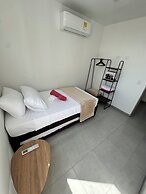 Modern Apt Near Beach & Center -Sunset47
