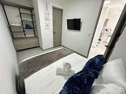 Modern Apt Near Beach & Center -Sunset47