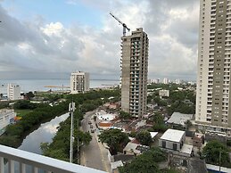 Modern Apt Near Beach & Center -Sunset47