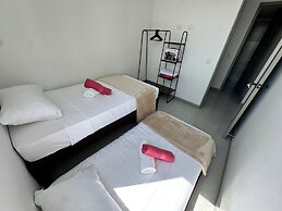 Modern Apt Near Beach & Center -Sunset47
