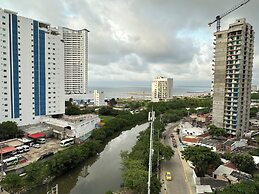 Modern Apt Near Beach & Center -Sunset47