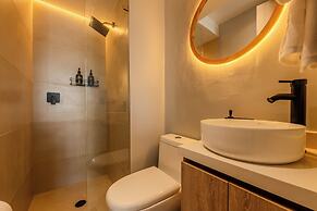 Modern Apt Near Beach & Center -Sunset47