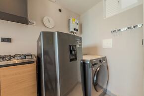 Modern Apt Near Beach & Center -Sunset47