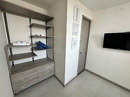 Modern Apt Near Beach & Center -Sunset47