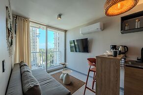Modern Apt Near Beach & Center -Sunset47