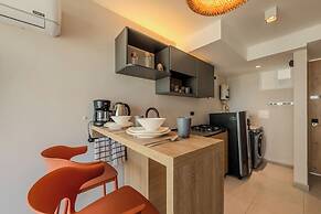 Modern Apt Near Beach & Center -Sunset47