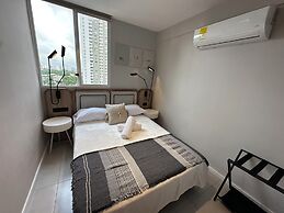 Modern Apt Near Beach & Center -Sunset47