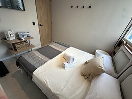Modern Apt Near Beach & Center -Sunset47