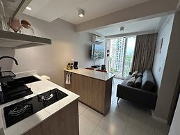 Modern Apt Near Beach & Center -Sunset47