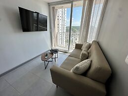 Modern Apt Near Beach & Center -Sunset47