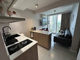 Modern Apt Near Beach & Center -Sunset47