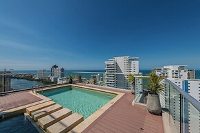Modern Apt Near Beach & Center -Sunset47