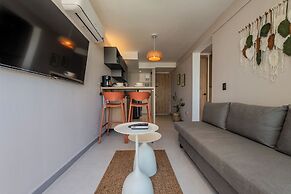 Modern Apt Near Beach & Center -Sunset47