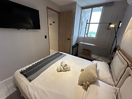 Modern Apt Near Beach & Center -Sunset47