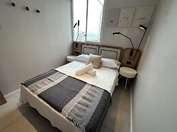 Modern Apt Near Beach & Center -Sunset47