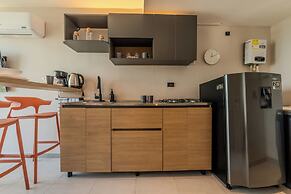 Modern Apt Near Beach & Center -Sunset47