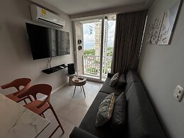 Modern Apt Near Beach & Center -Sunset47