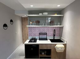 Modern Apt Near Beach & Center -Sunset47