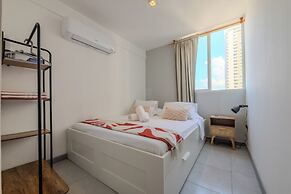 Modern Apt Near Beach & Center -Sunset47