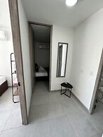 Modern Apt Near Beach & Center -Sunset47