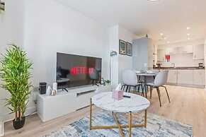 Sleeps 2 - Pets - Wifi - Parking