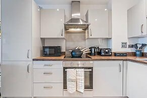Sleeps 2 - Pets - Wifi - Parking