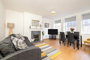 Charming City Apartment on Royal Mile