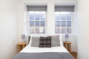 Charming City Apartment on Royal Mile