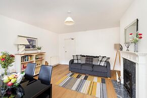 Charming City Apartment on Royal Mile
