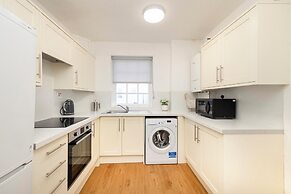 Charming City Apartment on Royal Mile