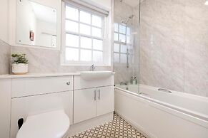 Charming City Apartment on Royal Mile