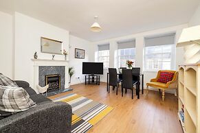 Charming City Apartment on Royal Mile