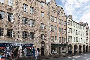 Charming City Apartment on Royal Mile