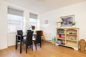 Charming City Apartment on Royal Mile