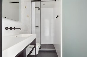 Lark Hotels 907 Main