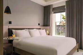 Lark Hotels 907 Main