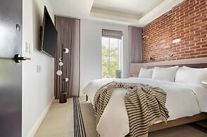 Lark Hotels 907 Main
